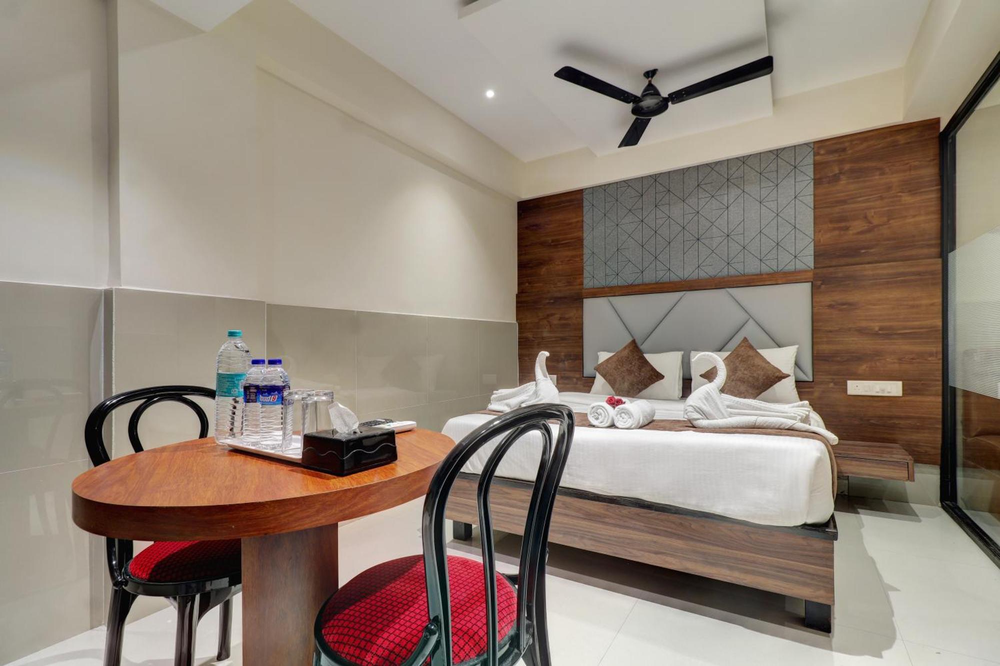 Отель New Parimeet Residency Нави Мумбаи Экстерьер фото