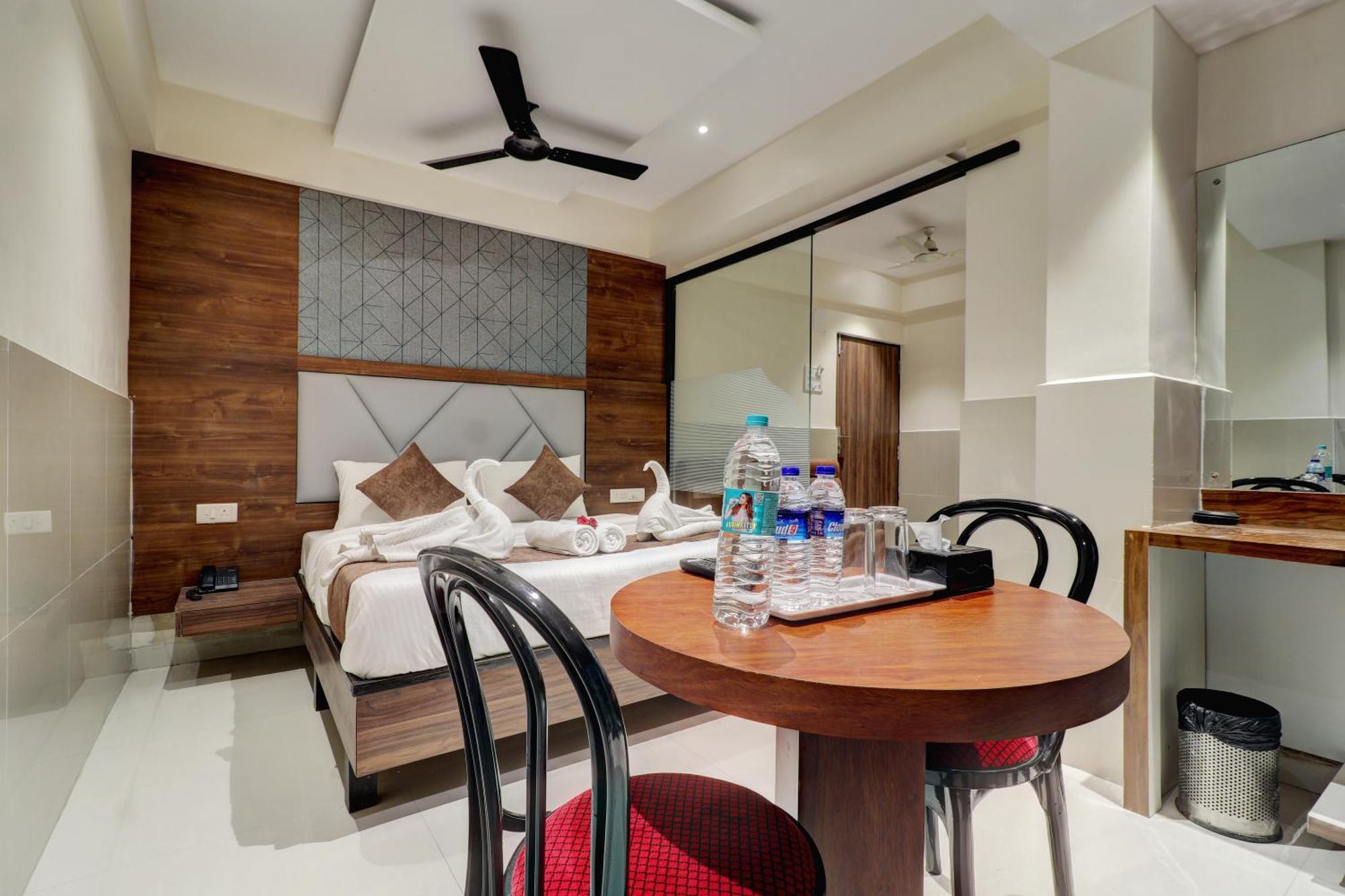 Отель New Parimeet Residency Нави Мумбаи Экстерьер фото