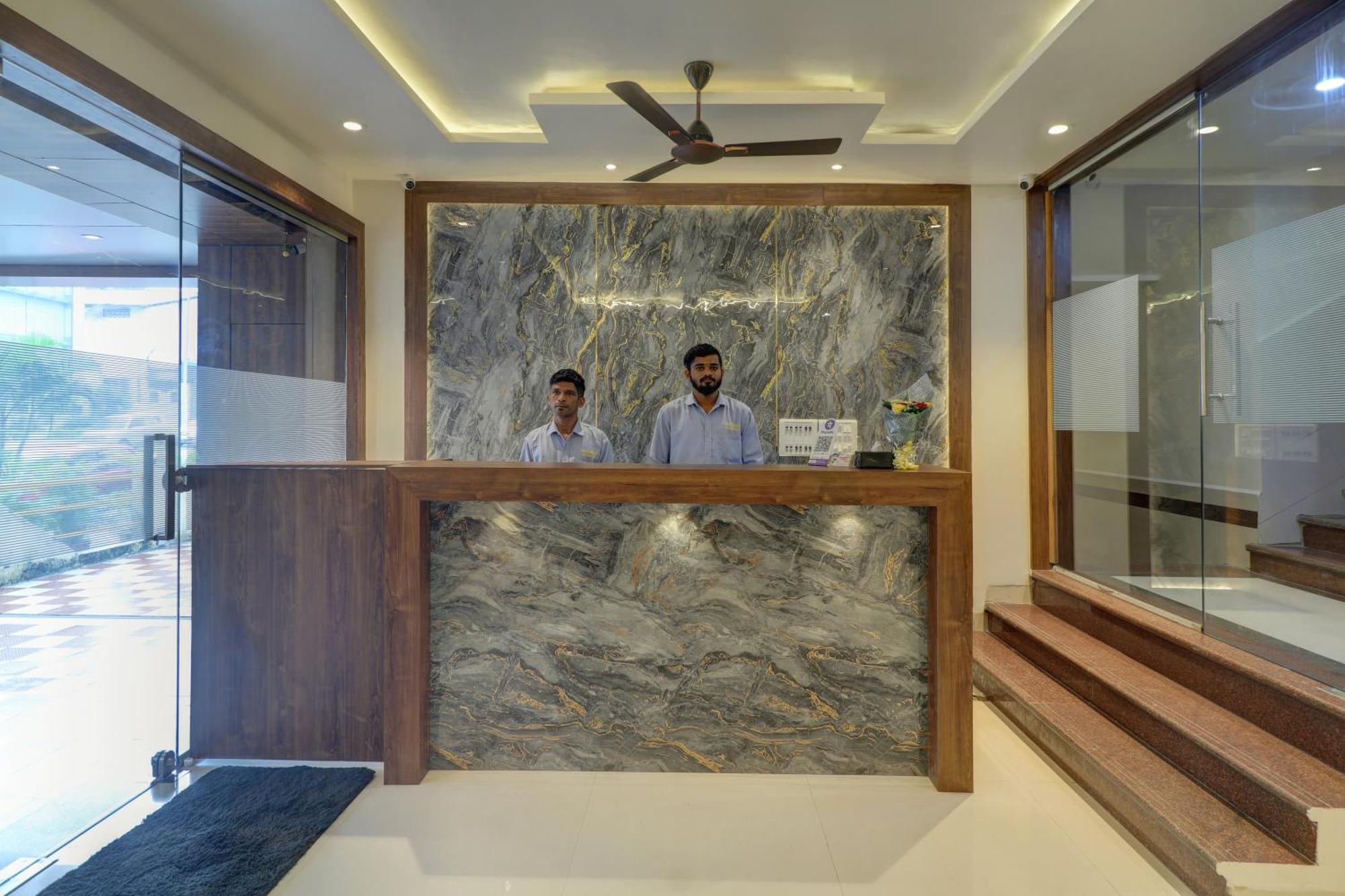 Отель New Parimeet Residency Нави Мумбаи Экстерьер фото