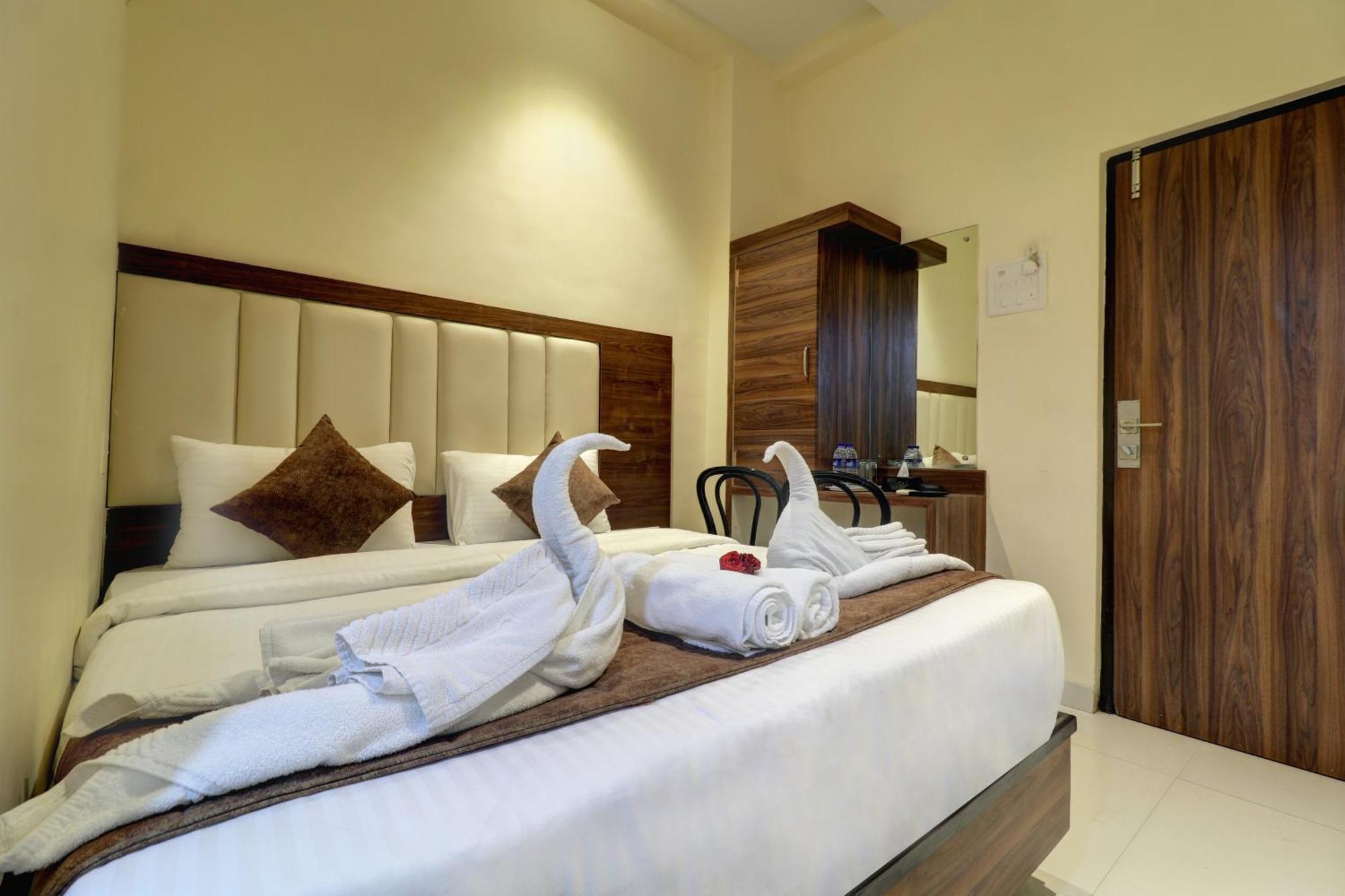 Отель New Parimeet Residency Нави Мумбаи Экстерьер фото