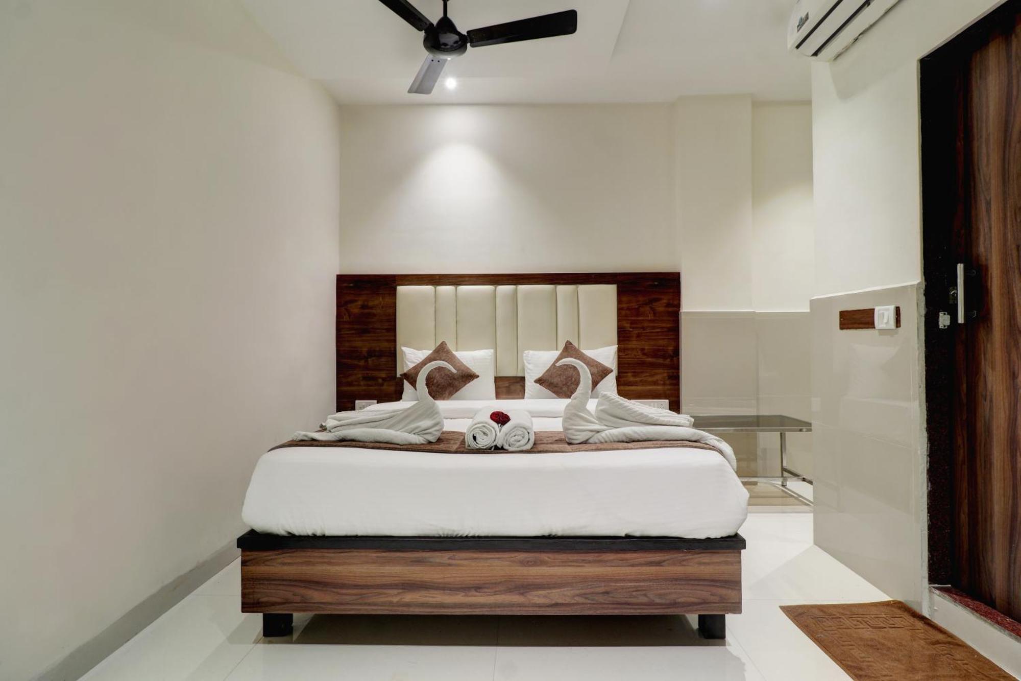Отель New Parimeet Residency Нави Мумбаи Экстерьер фото